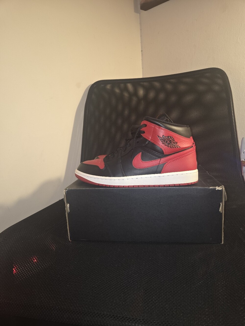 Nike Air Jordan 1 Mid - Black and Red